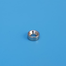Magnes z otworem 3.5×8
