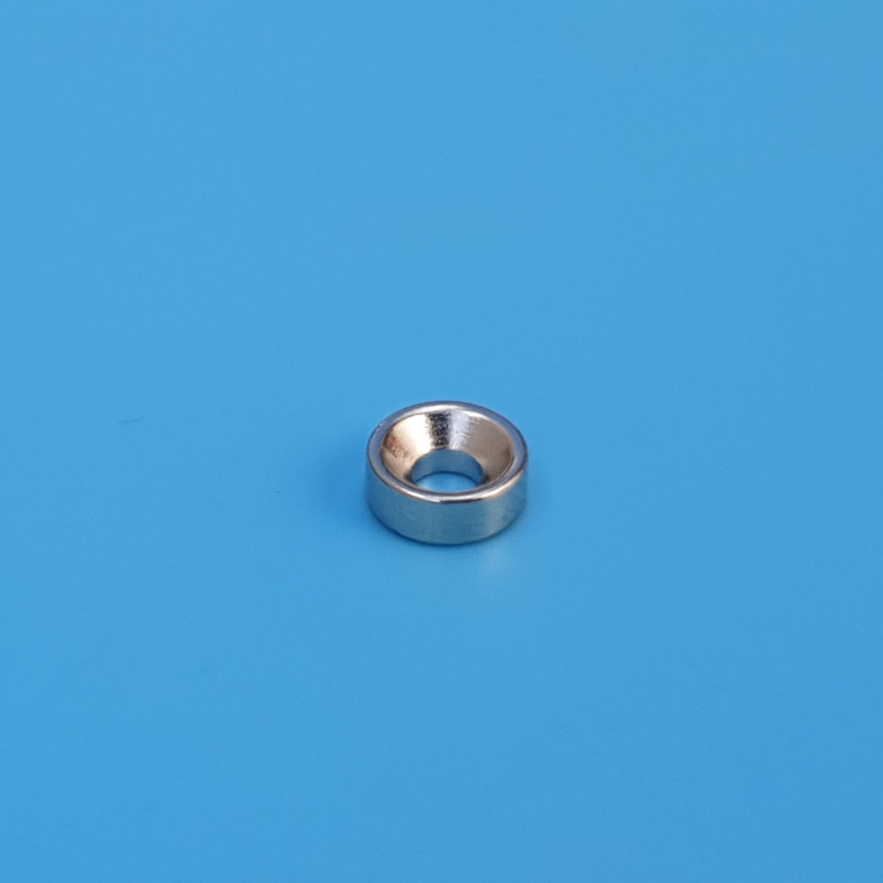 Magnes z otworem 3.5×8
